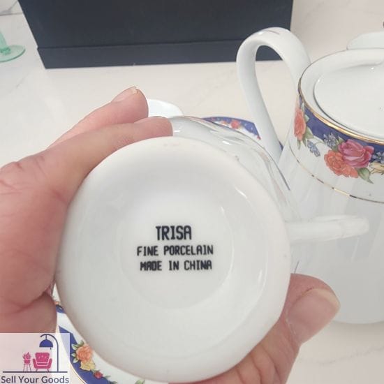 Tea pot with cup and cake plate in one - Image 3