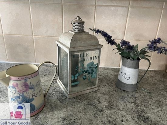Lantern with 2 decor jugs