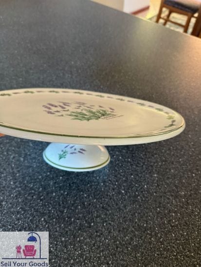 Ceramic cake stand