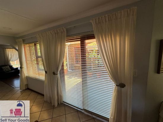 Four drops of curtains with lining