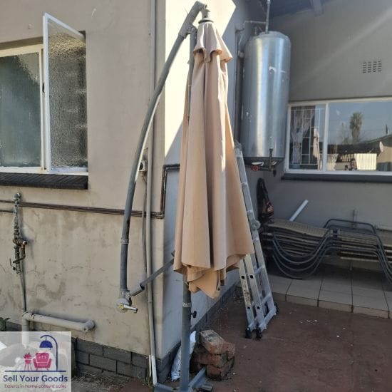 Cantilever Patio Umbrella with stand - Image 2