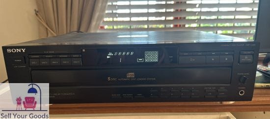 Sony 5 Disc CD Playertray carousel sticks but reads CD