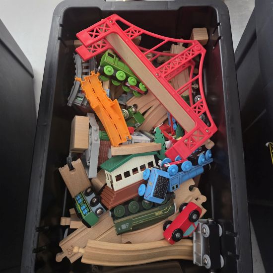 Train set & container