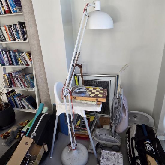 Standing angle lamp