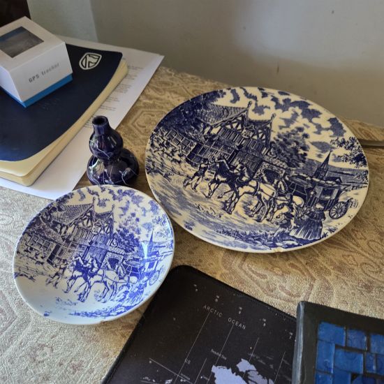 Three blue & white crockery items